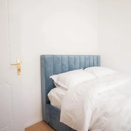Apartment Bs *