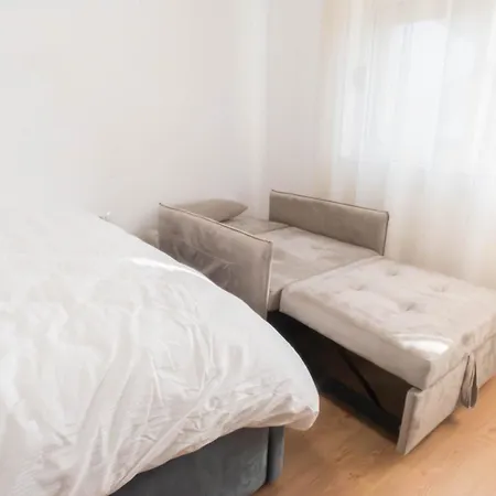 Apartment Bs *